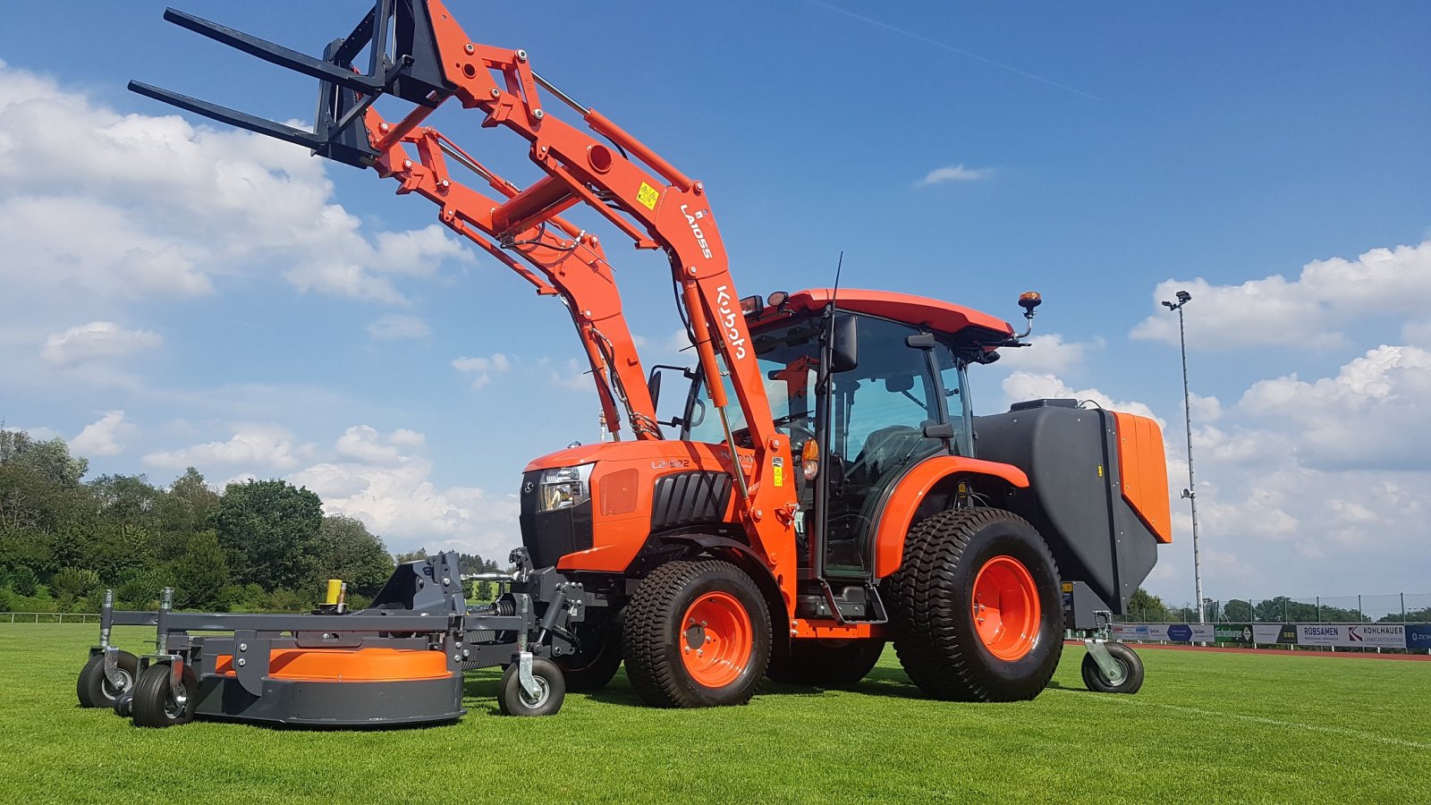 Kommunaltraktor of the type Kubota L2-622H CAB, Neumaschine in Olpe (Picture 3)