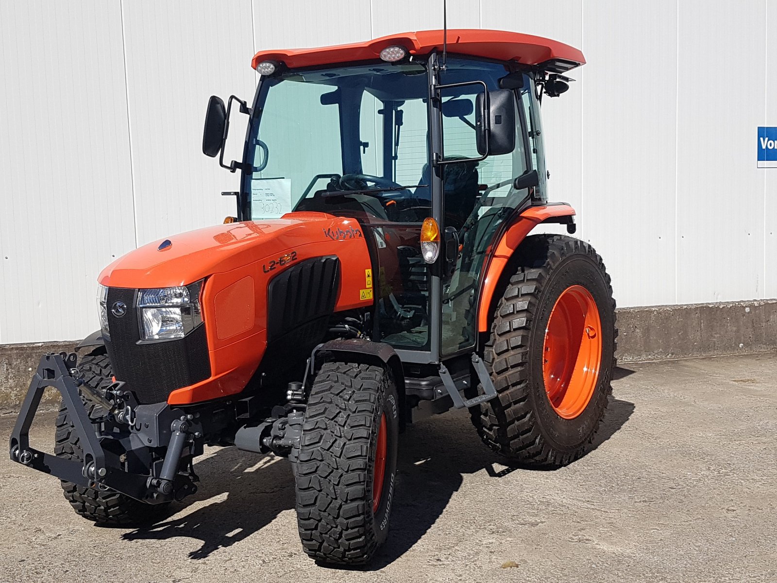 Kommunaltraktor van het type Kubota L2-622H CAB, Neumaschine in Olpe (Foto 4)