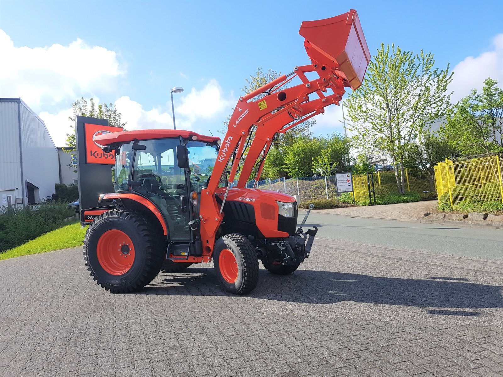 Kommunaltraktor of the type Kubota L2-622H CAB, Neumaschine in Olpe (Picture 5)