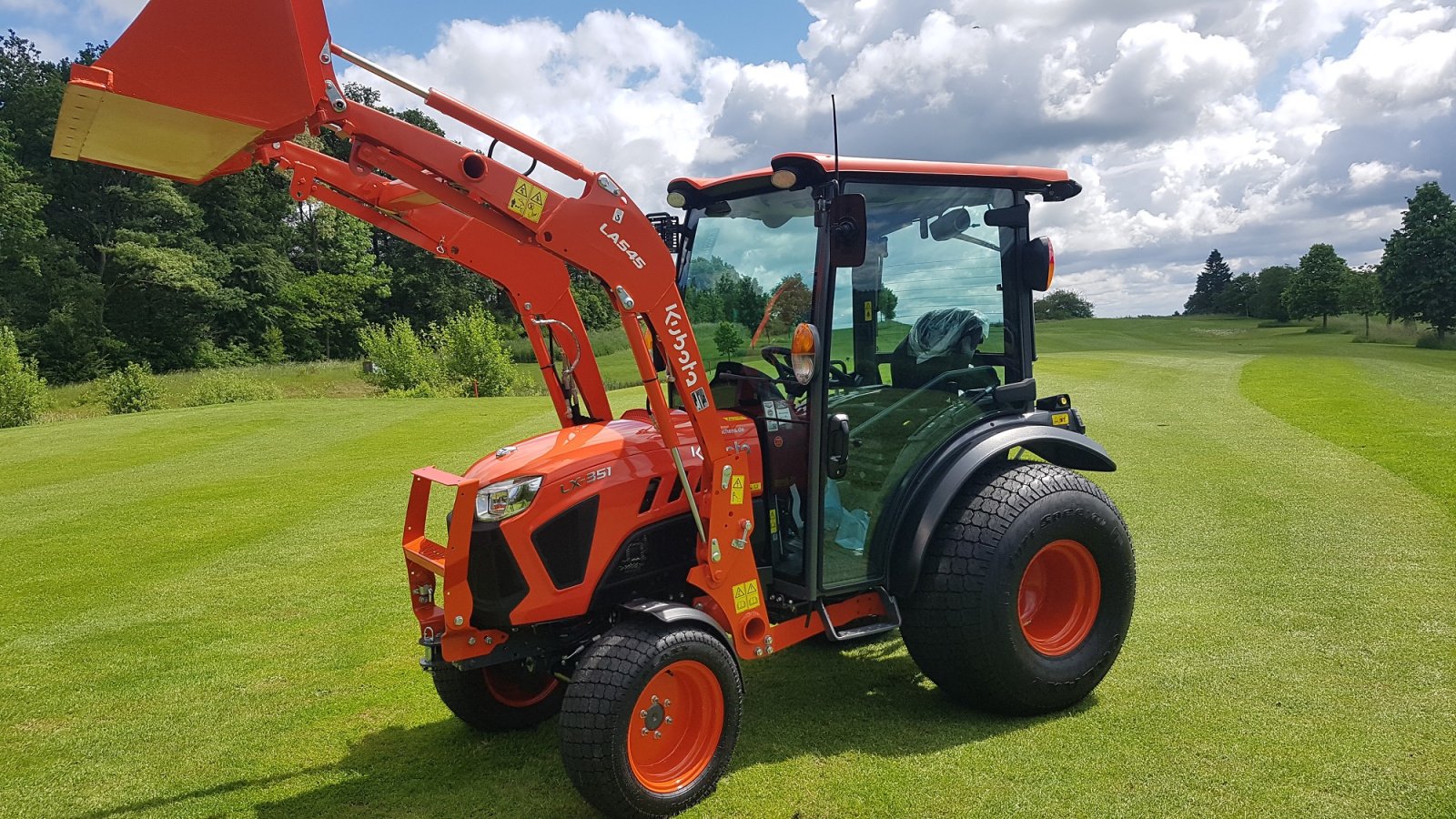 Kommunaltraktor typu Kubota LX351 CAB ab 0,99%, Neumaschine v Olpe (Obrázek 4)