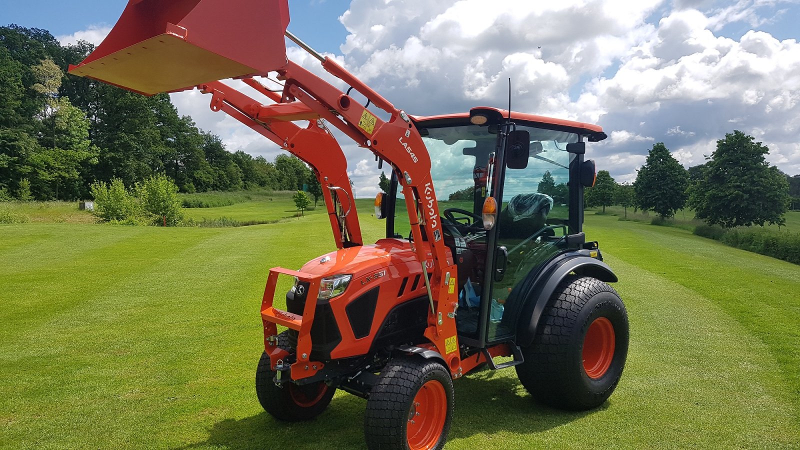 Kommunaltraktor del tipo Kubota LX351 CAB ab 0,99%, Neumaschine In Olpe (Immagine 1)