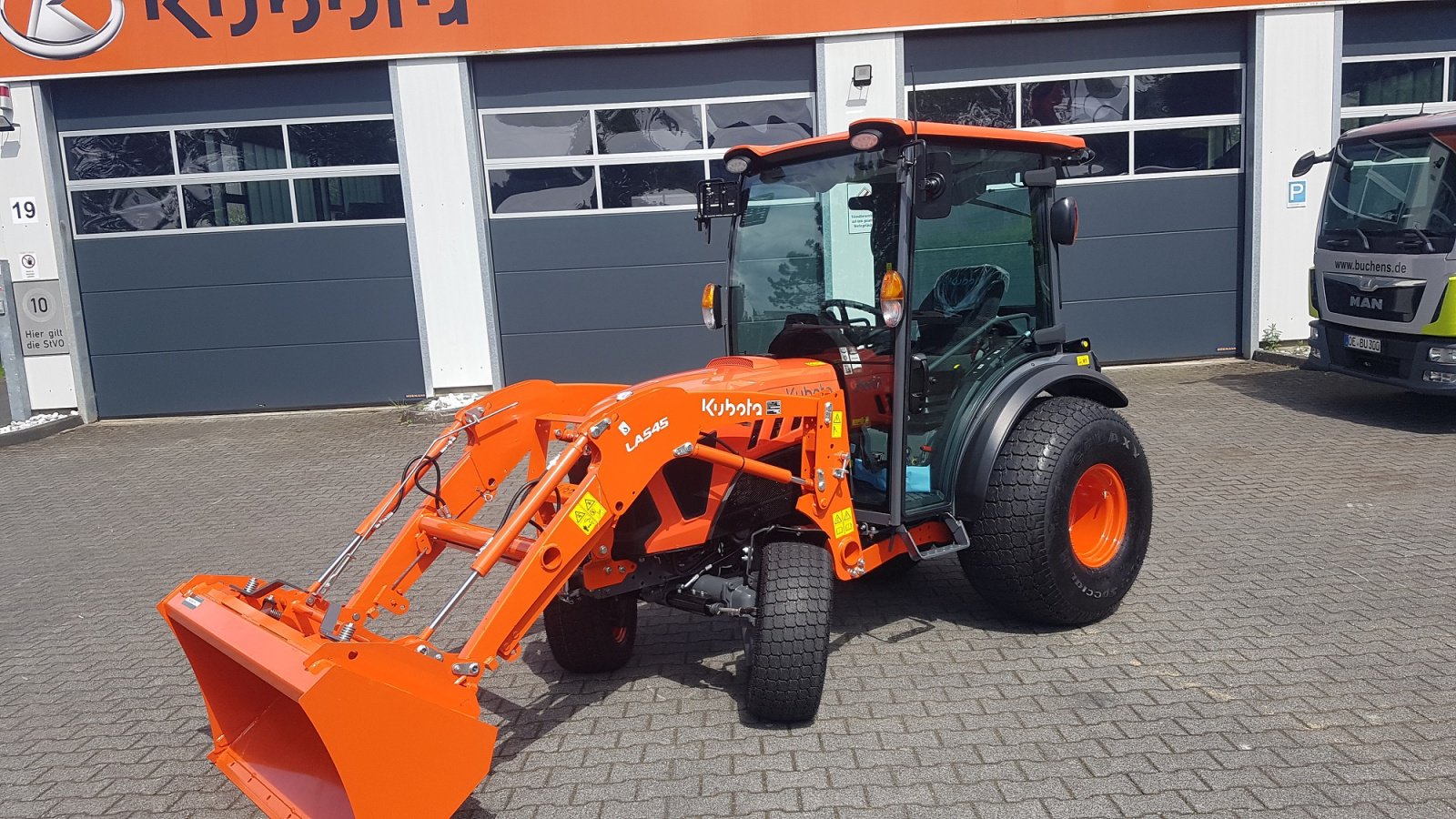 Kommunaltraktor of the type Kubota LX351 CAB ab 0,99%, Neumaschine in Olpe (Picture 7)