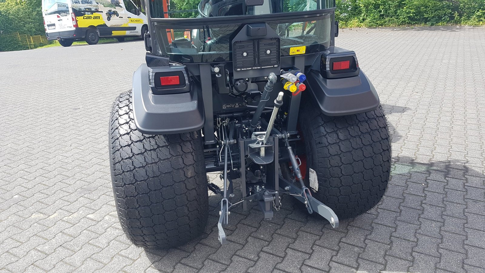 Kommunaltraktor van het type Kubota LX351 CAB ab 0,99%, Neumaschine in Olpe (Foto 9)