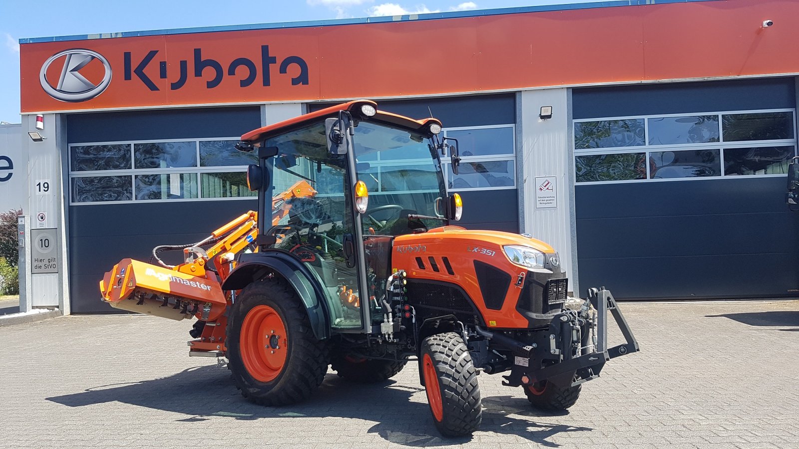 Kommunaltraktor of the type Kubota LX351 CAB ab 0,99%, Neumaschine in Olpe (Picture 13)