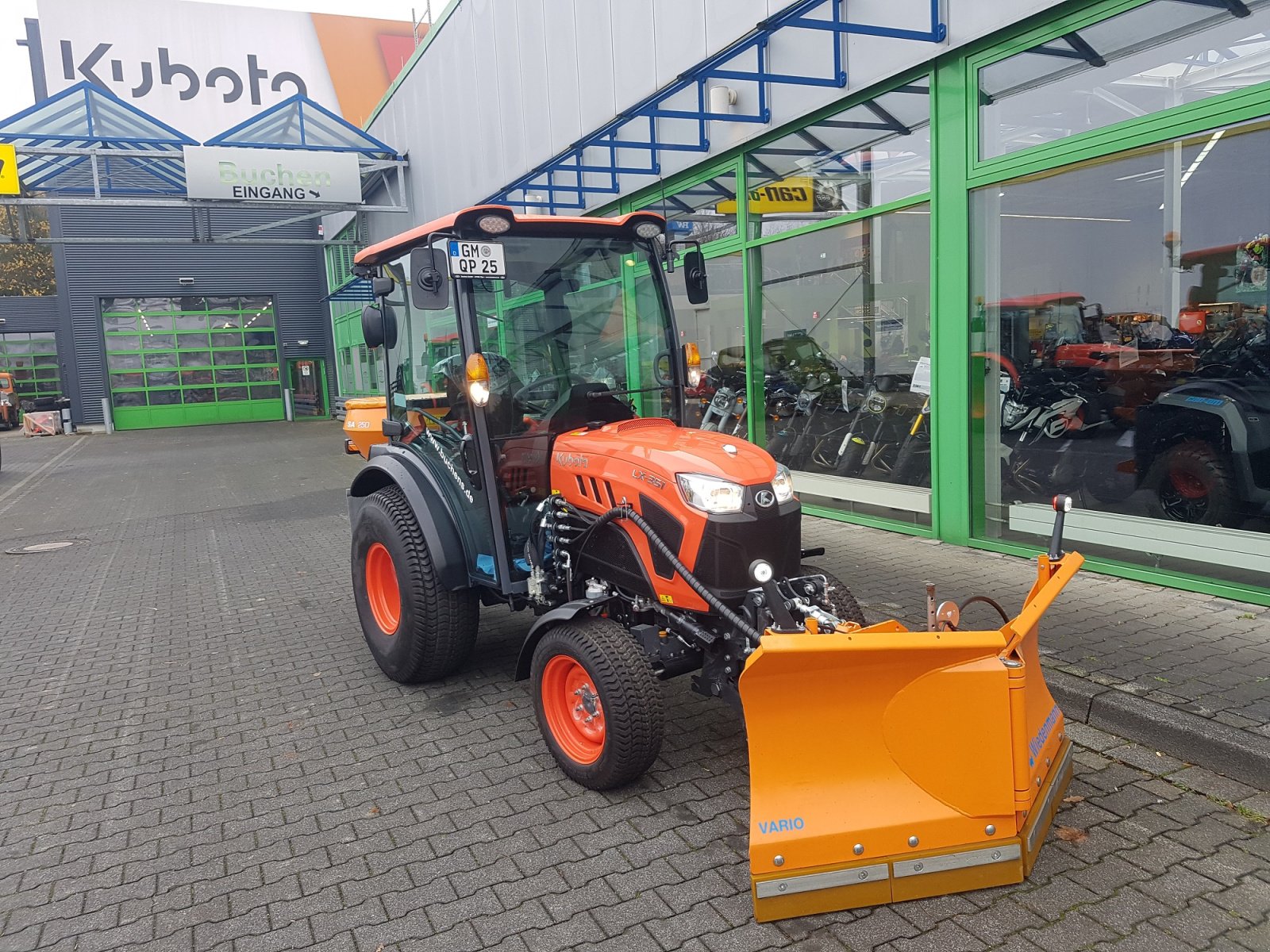 Kommunaltraktor типа Kubota LX351 CAB Winterdienstpaket ab 0,99%, Gebrauchtmaschine в Olpe (Фотография 7)