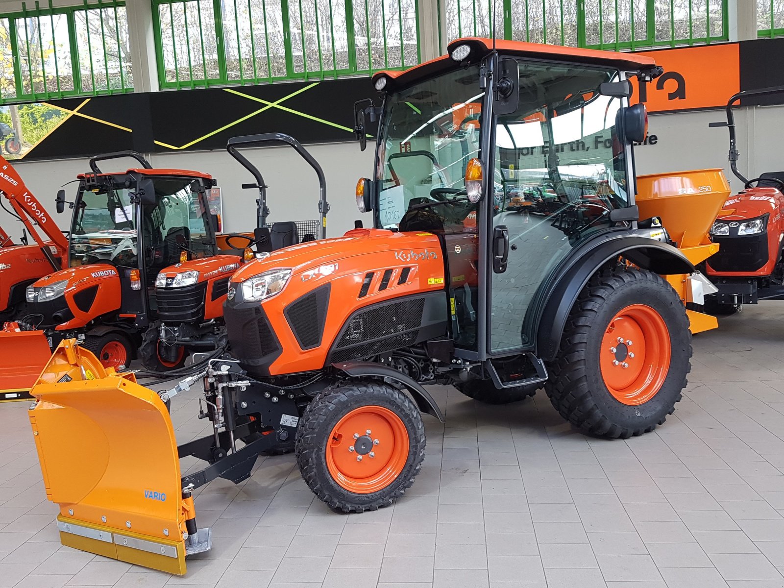 Kommunaltraktor van het type Kubota LX351 CAB Winterdienstpaket, Neumaschine in Olpe (Foto 4)