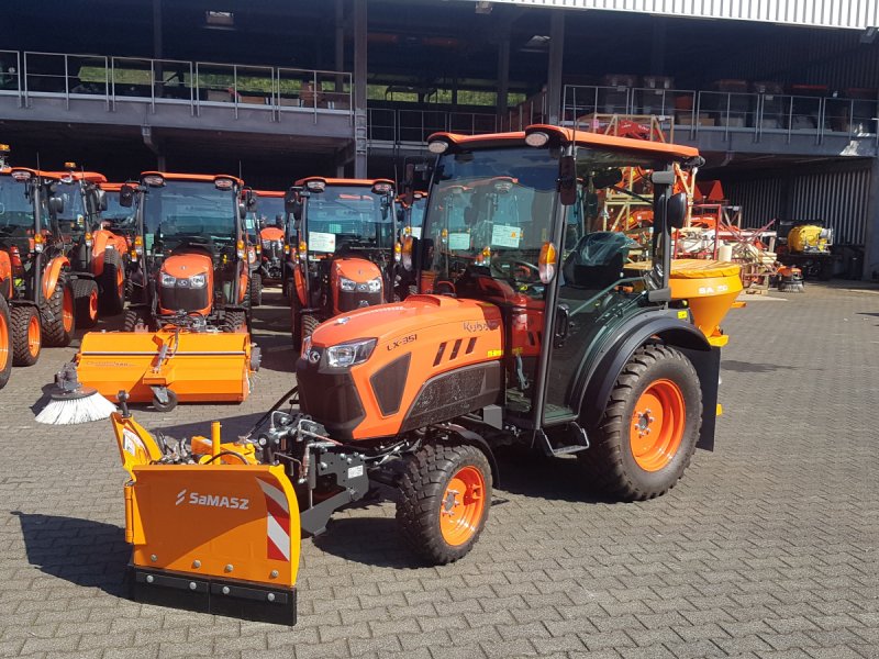 Kommunaltraktor van het type Kubota LX351 CAB Winterdienstpaket, Neumaschine in Olpe