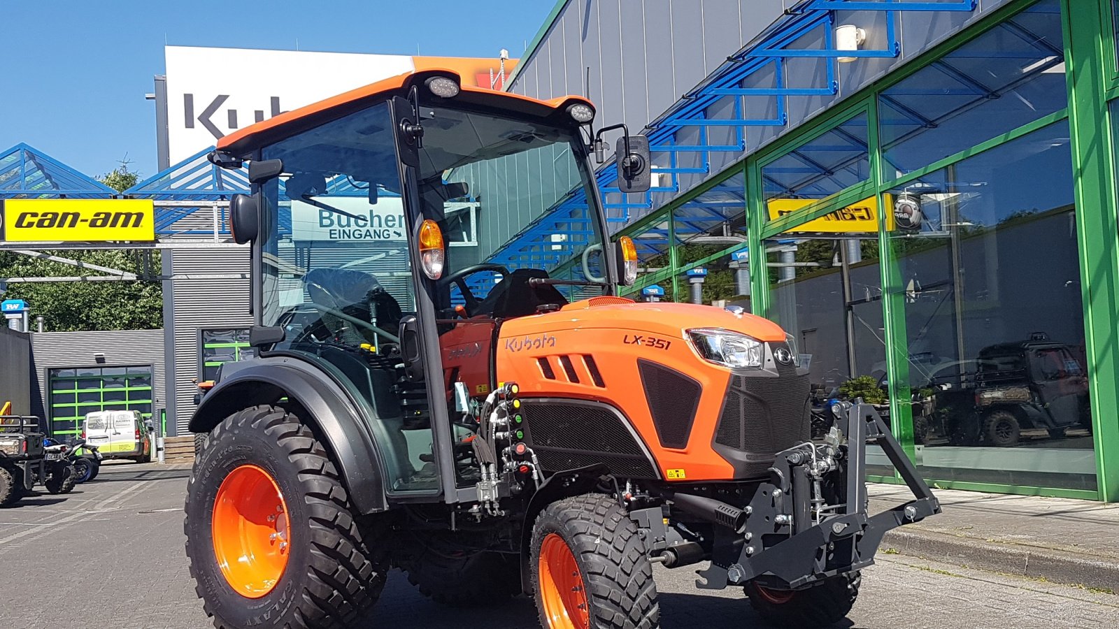 Kommunaltraktor of the type Kubota LX351 CAB Winterdienstpaket, Neumaschine in Olpe (Picture 3)