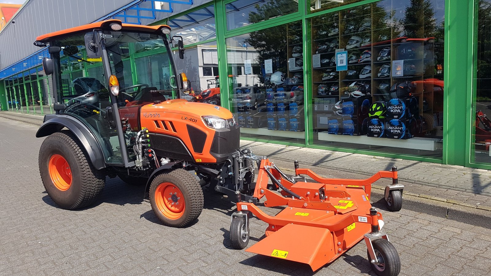 Kommunaltraktor of the type Kubota LX351 CAB Winterdienstpaket, Neumaschine in Olpe (Picture 8)