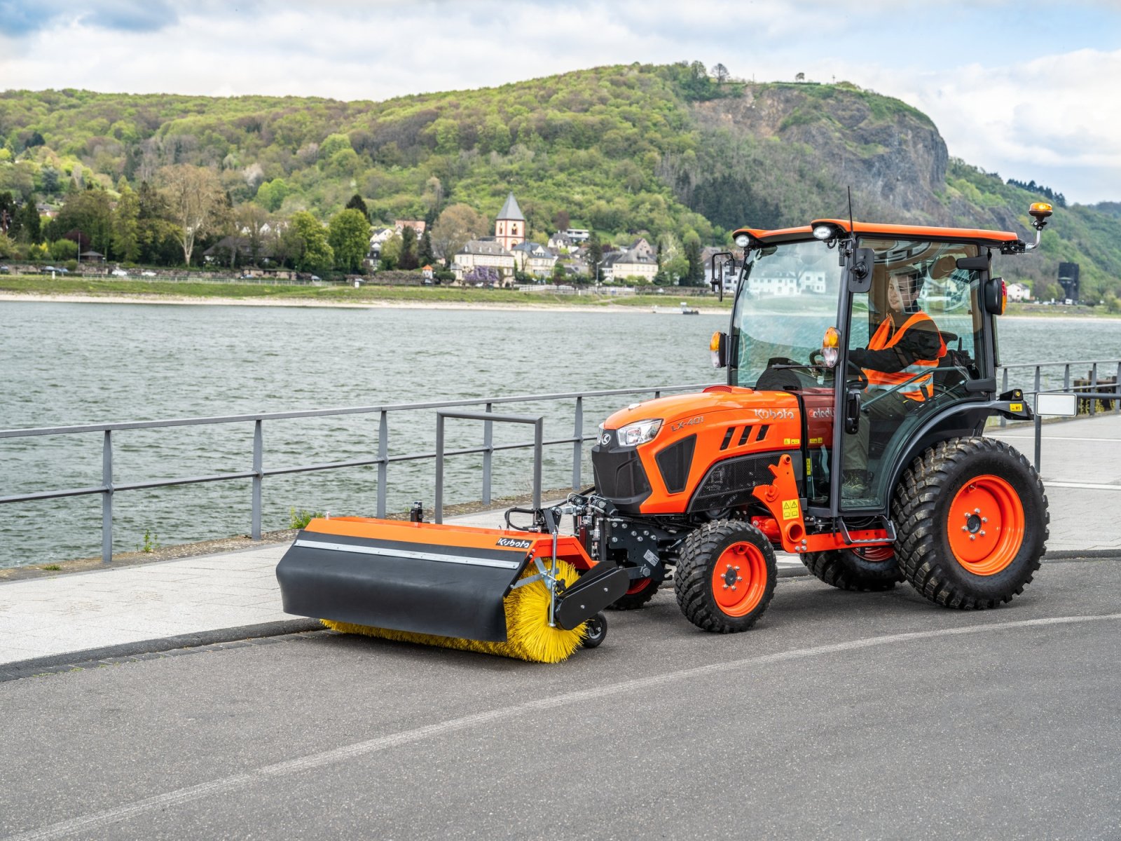 Kommunaltraktor Türe ait Kubota LX351 CAB Winterdienstpaket, Neumaschine içinde Olpe (resim 13)