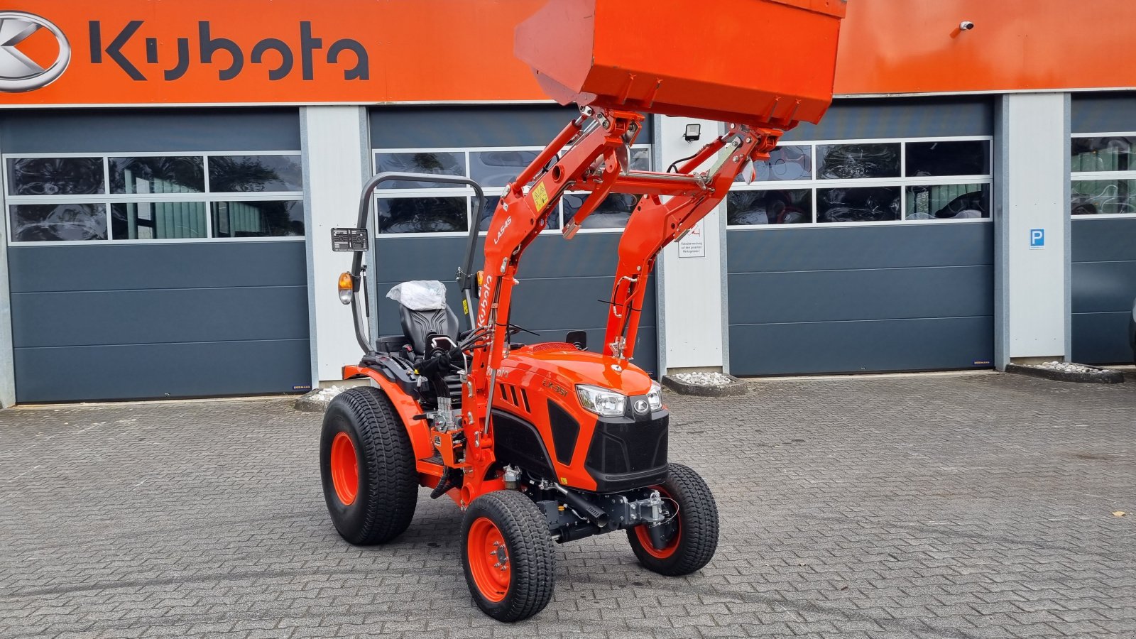 Kommunaltraktor типа Kubota LX351 ROPS incl Frontlader ab 0,99%, Neumaschine в Olpe (Фотография 2)