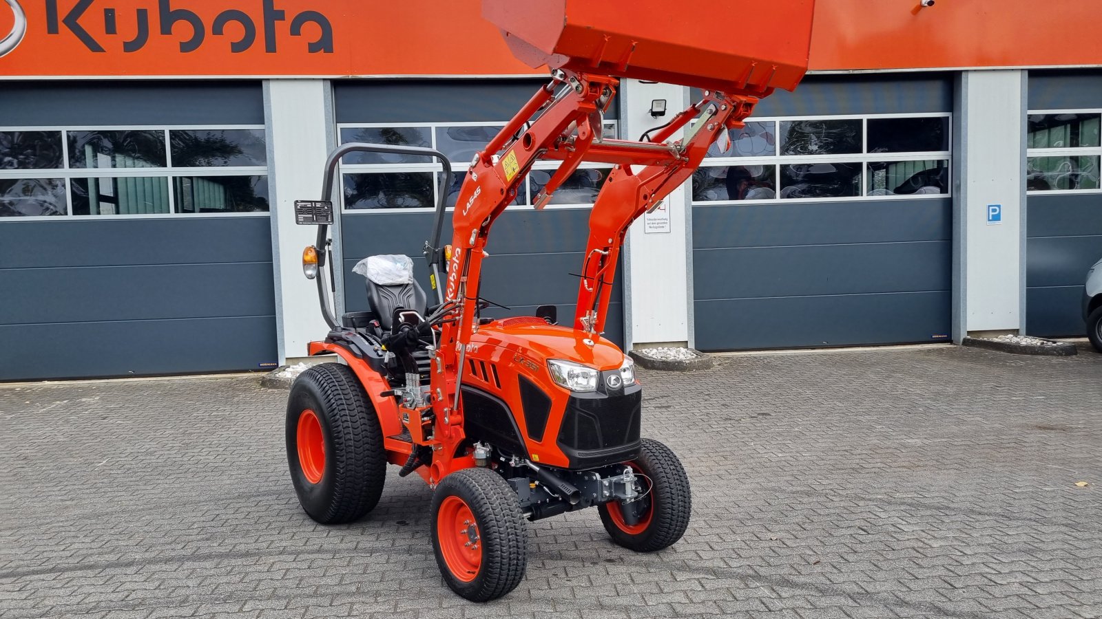 Kommunaltraktor του τύπου Kubota LX351 ROPS incl Frontlader ab 0,99%, Neumaschine σε Olpe (Φωτογραφία 3)