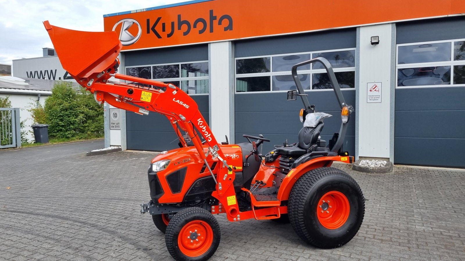 Kommunaltraktor του τύπου Kubota LX351 ROPS incl Frontlader ab 0,99%, Neumaschine σε Olpe (Φωτογραφία 1)