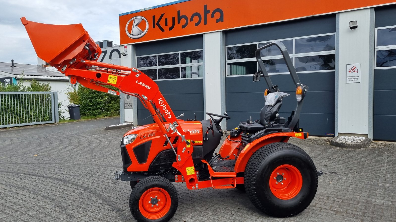 Kommunaltraktor του τύπου Kubota LX351 ROPS incl Frontlader ab 0,99%, Neumaschine σε Olpe (Φωτογραφία 11)