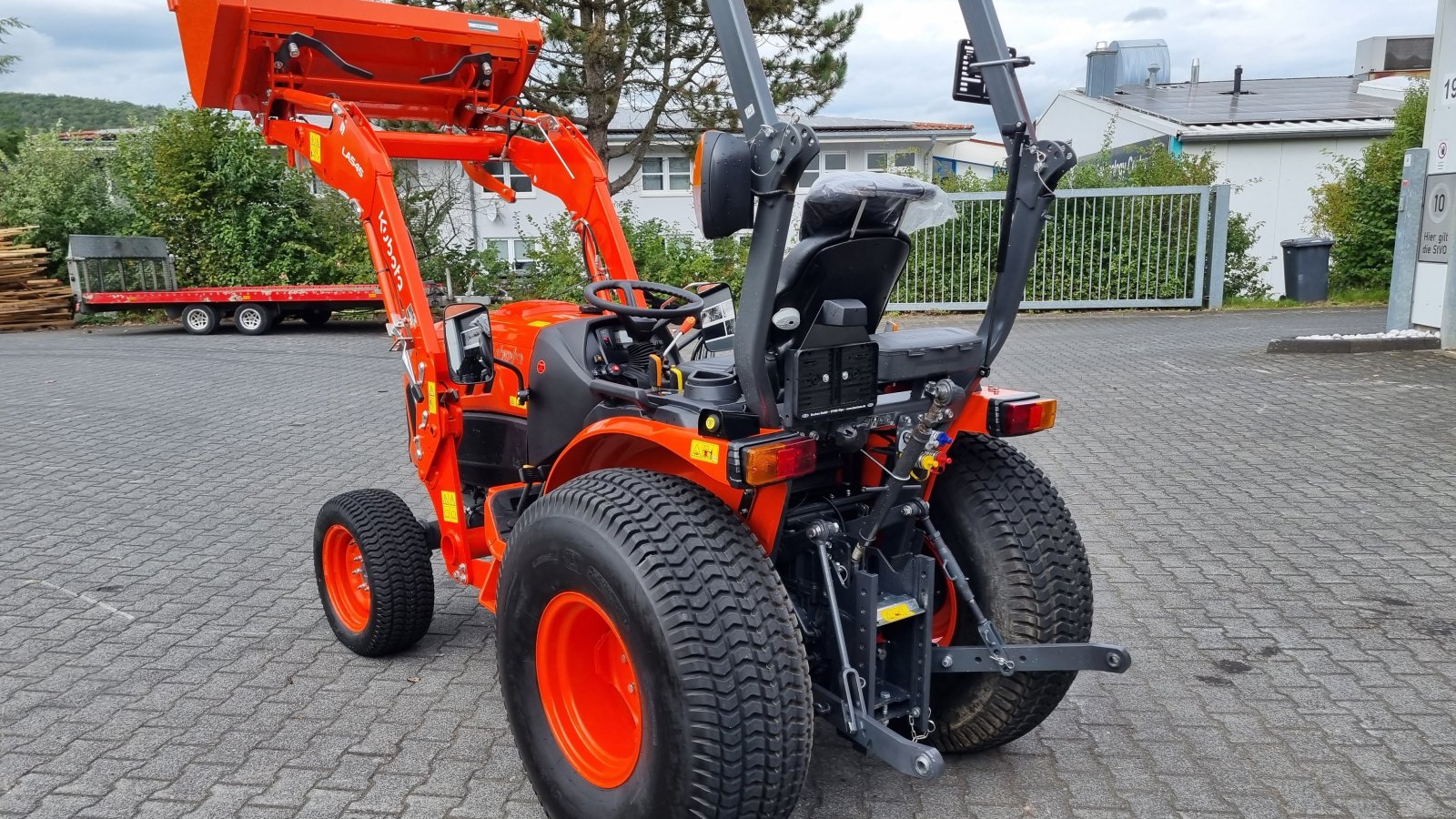 Kommunaltraktor типа Kubota LX351 ROPS incl Frontlader ab 0,99%, Neumaschine в Olpe (Фотография 13)