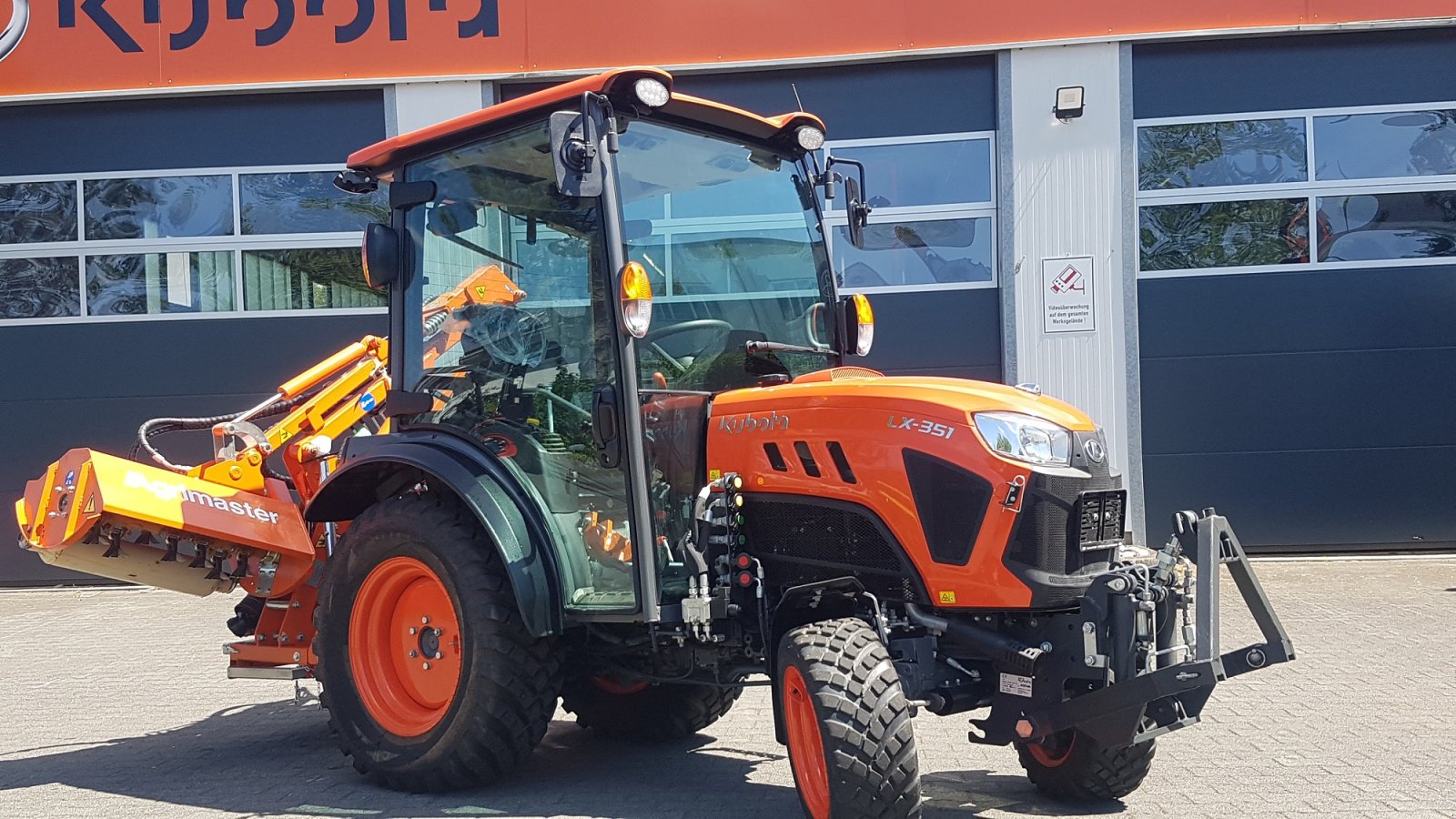 Kommunaltraktor del tipo Kubota LX351CAB Demo  ab 0,99%, Neumaschine en Olpe (Imagen 1)