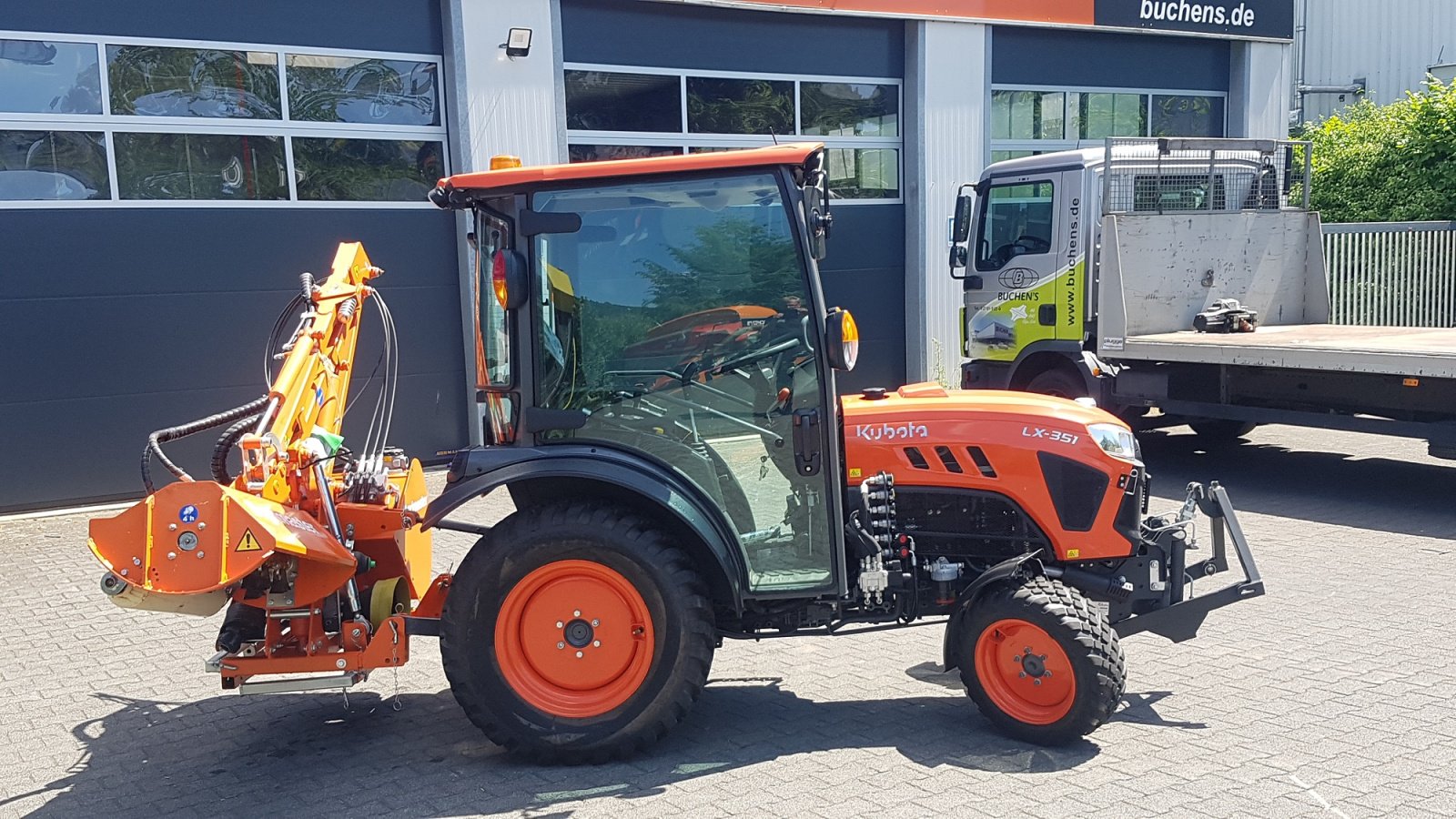 Kommunaltraktor del tipo Kubota LX351CAB Demo  ab 0,99%, Neumaschine en Olpe (Imagen 4)