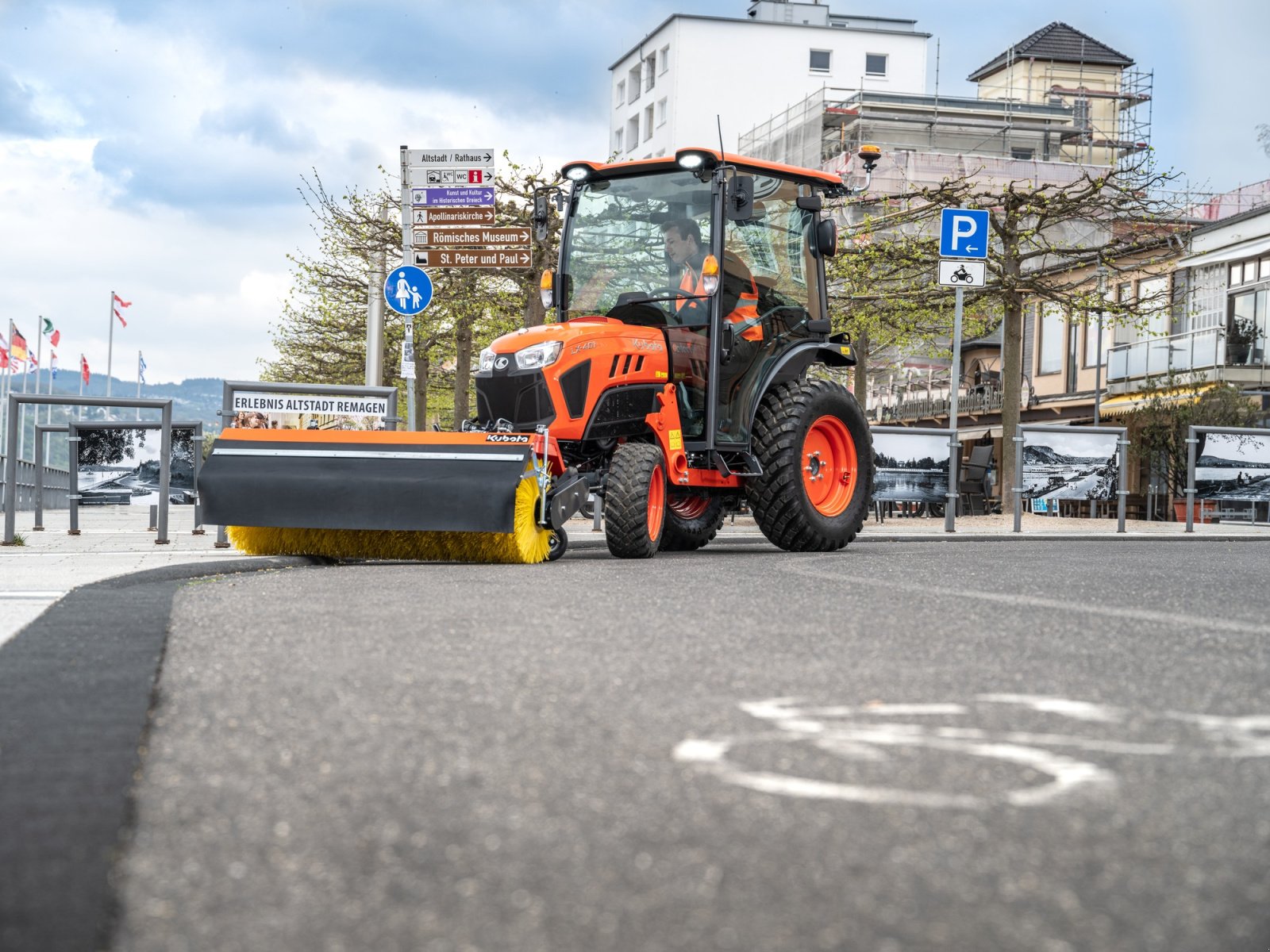 Kommunaltraktor del tipo Kubota LX351CAB Demo  ab 0,99%, Neumaschine en Olpe (Imagen 10)