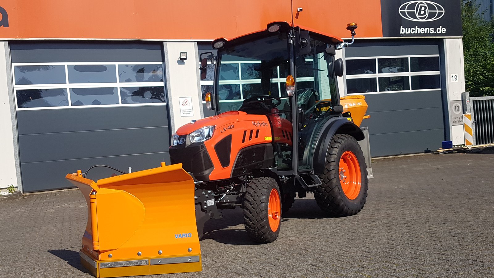 Kommunaltraktor of the type Kubota LX401 CAB  Winterdienstpaket, Neumaschine in Olpe (Picture 3)