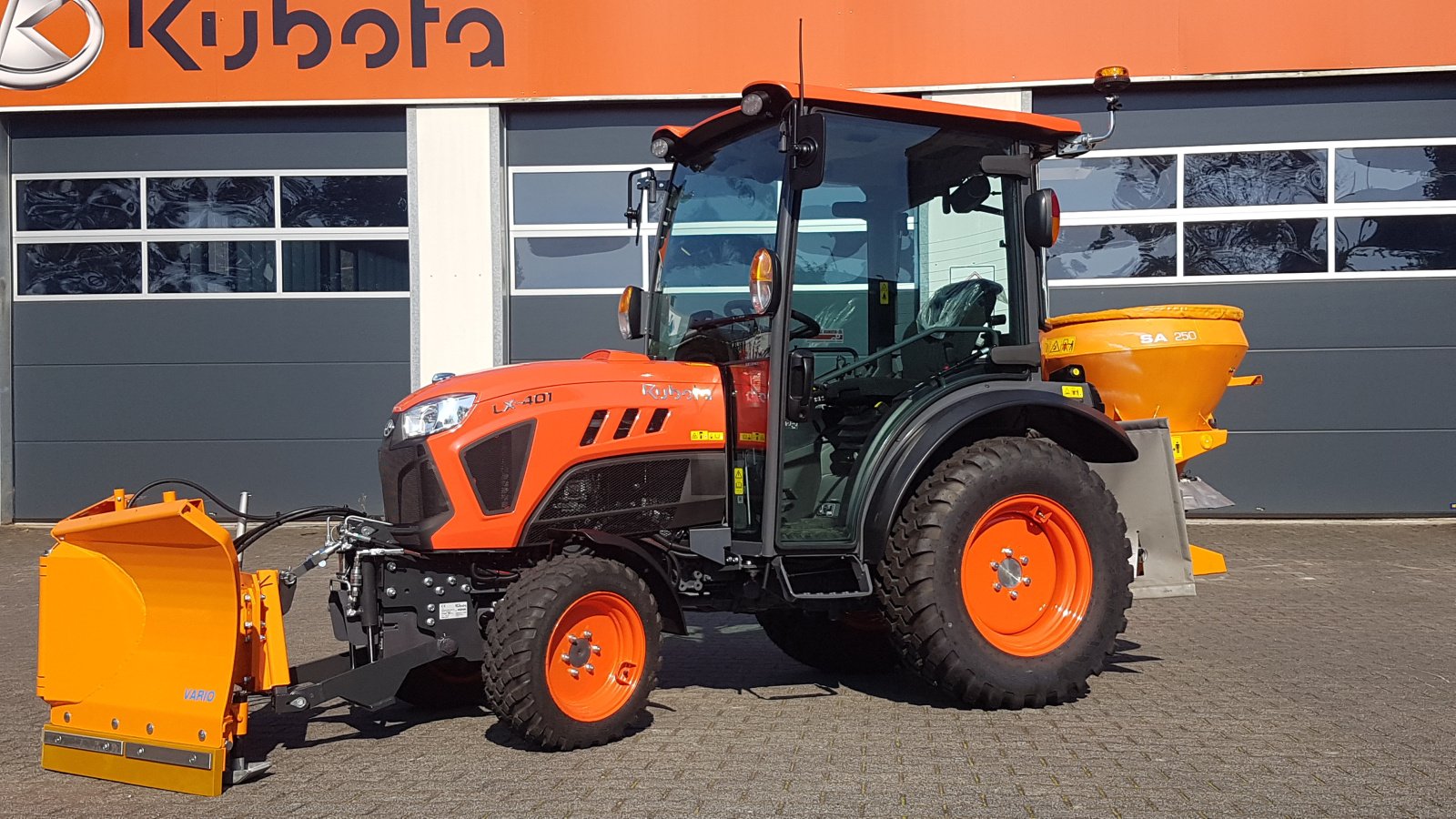 Kommunaltraktor of the type Kubota LX401 CAB  Winterdienstpaket, Neumaschine in Olpe (Picture 4)