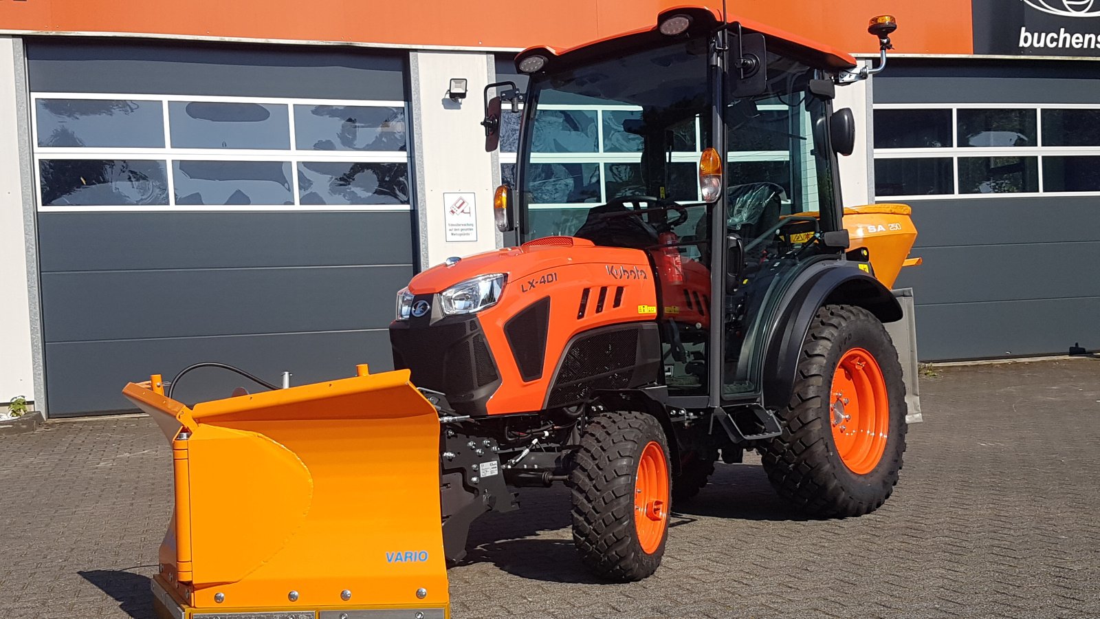 Kommunaltraktor of the type Kubota LX401 CAB  Winterdienstpaket, Neumaschine in Olpe (Picture 1)