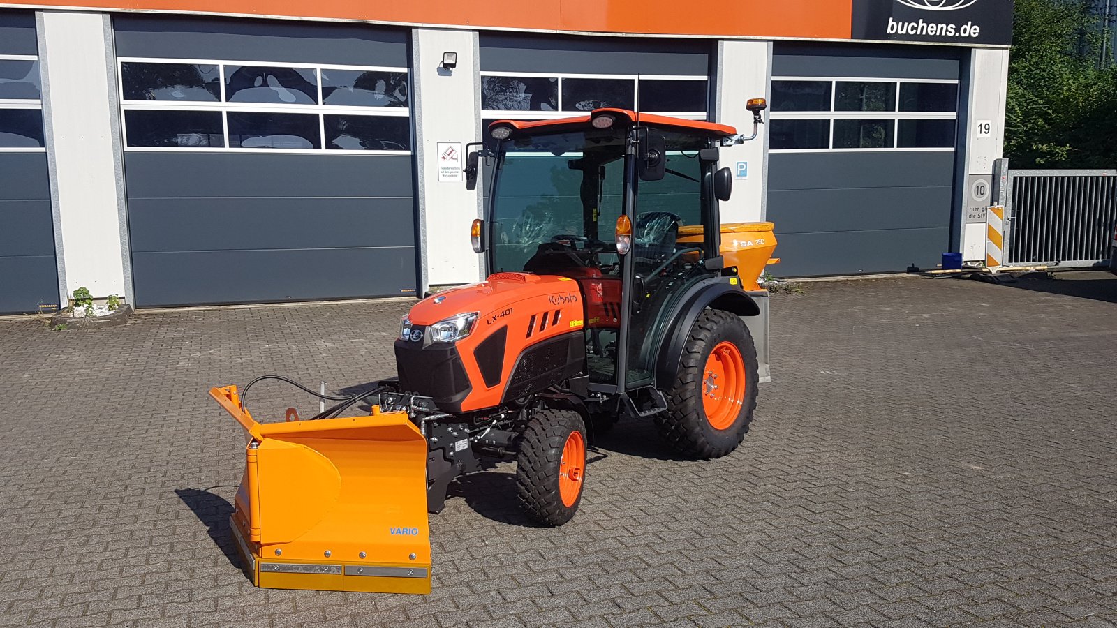 Kommunaltraktor of the type Kubota LX401 CAB  Winterdienstpaket, Neumaschine in Olpe (Picture 5)