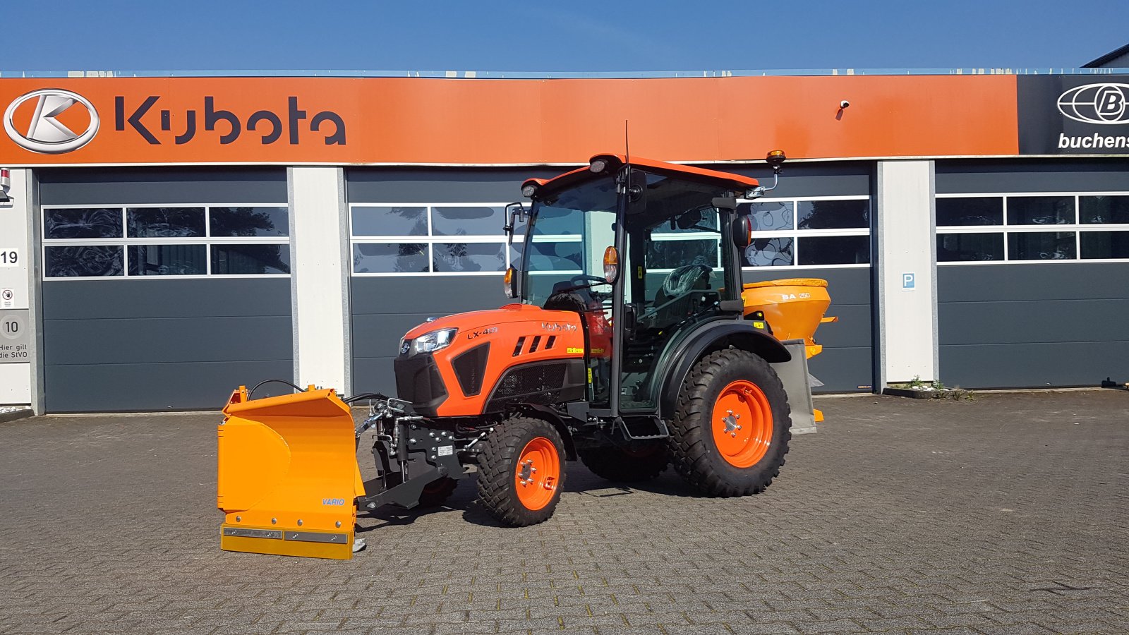 Kommunaltraktor of the type Kubota LX401 CAB  Winterdienstpaket, Neumaschine in Olpe (Picture 7)