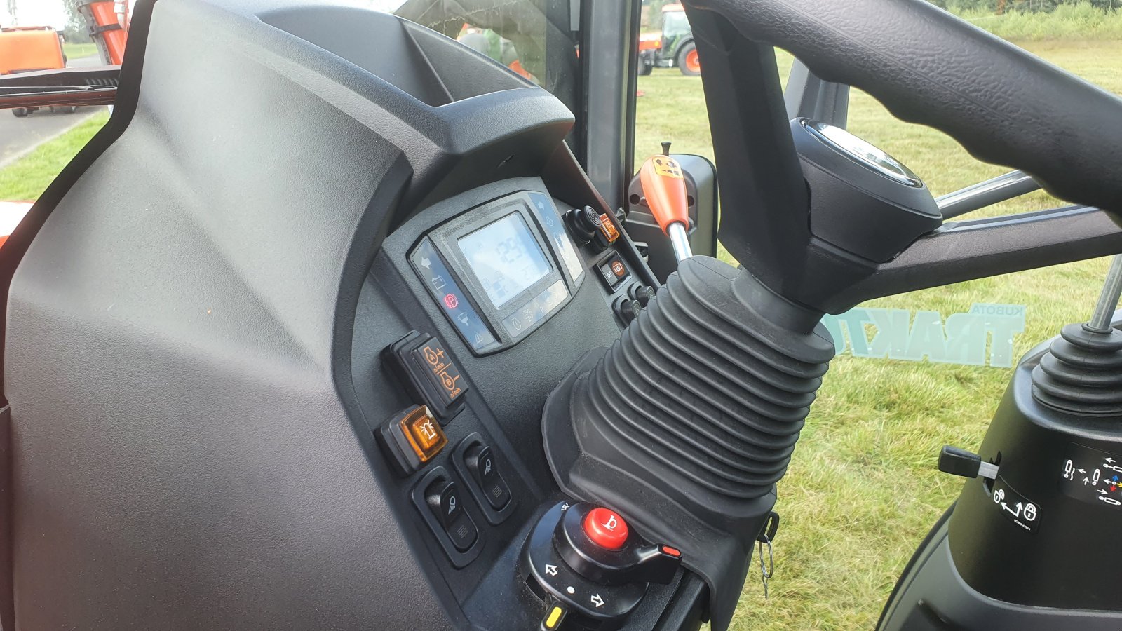 Kommunaltraktor of the type Kubota LX401 CAB  Winterdienstpaket, Neumaschine in Olpe (Picture 8)