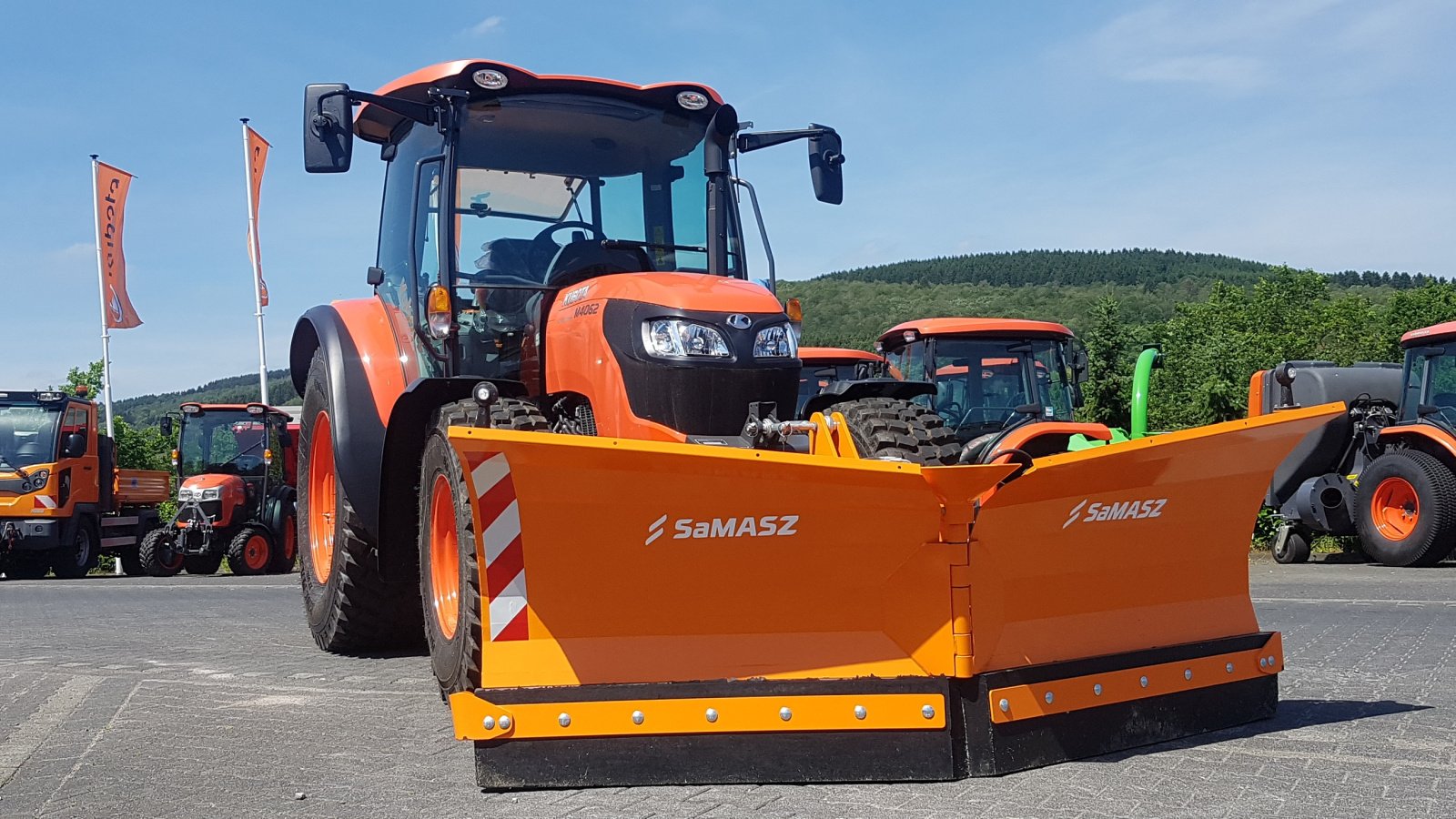 Kommunaltraktor van het type Kubota M4-073CAB Winterdienstpaket, Neumaschine in Olpe (Foto 6)