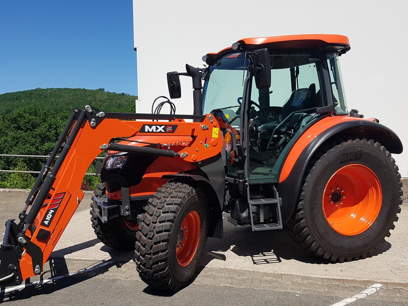 Kommunaltraktor Türe ait Kubota M4-73CAB Demo ab 0,99%, Neumaschine içinde Olpe (resim 9)