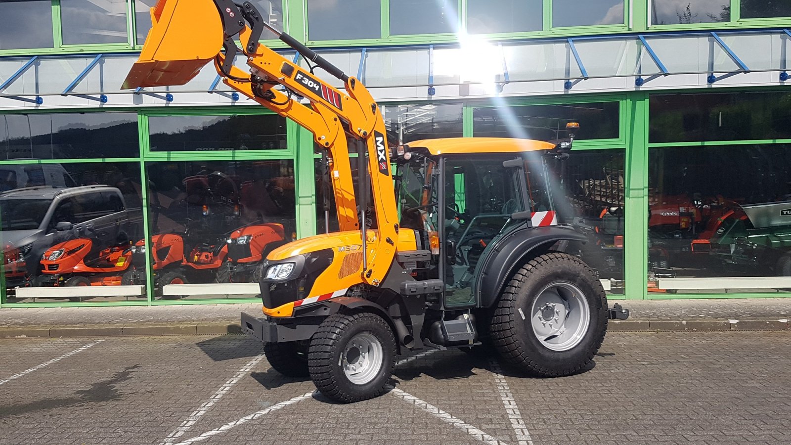 Kommunaltraktor van het type Kubota M5-072Narrow CAB, Neumaschine in Olpe (Foto 5)