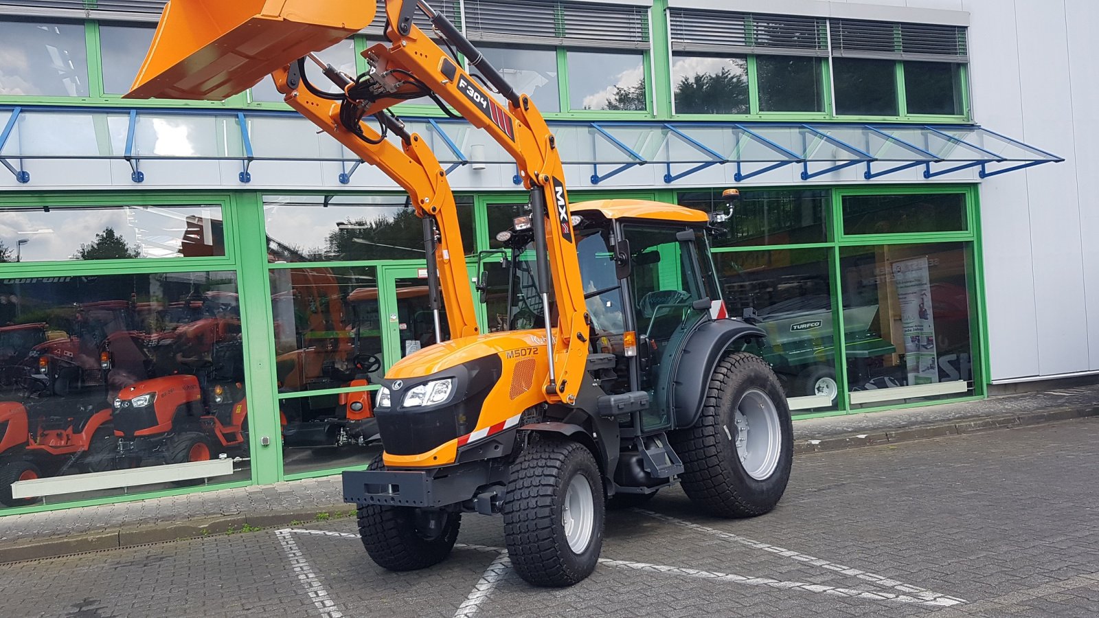 Kommunaltraktor van het type Kubota M5-072Narrow CAB, Neumaschine in Olpe (Foto 8)