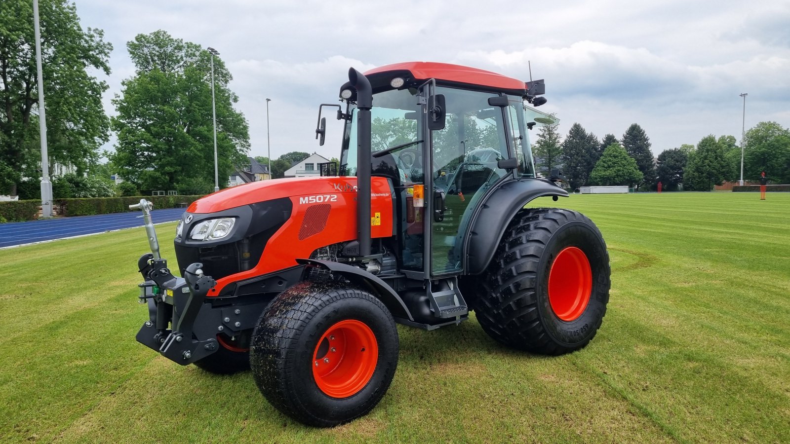 Kommunaltraktor of the type Kubota M5-072Narrow CAB, Neumaschine in Olpe (Picture 11)