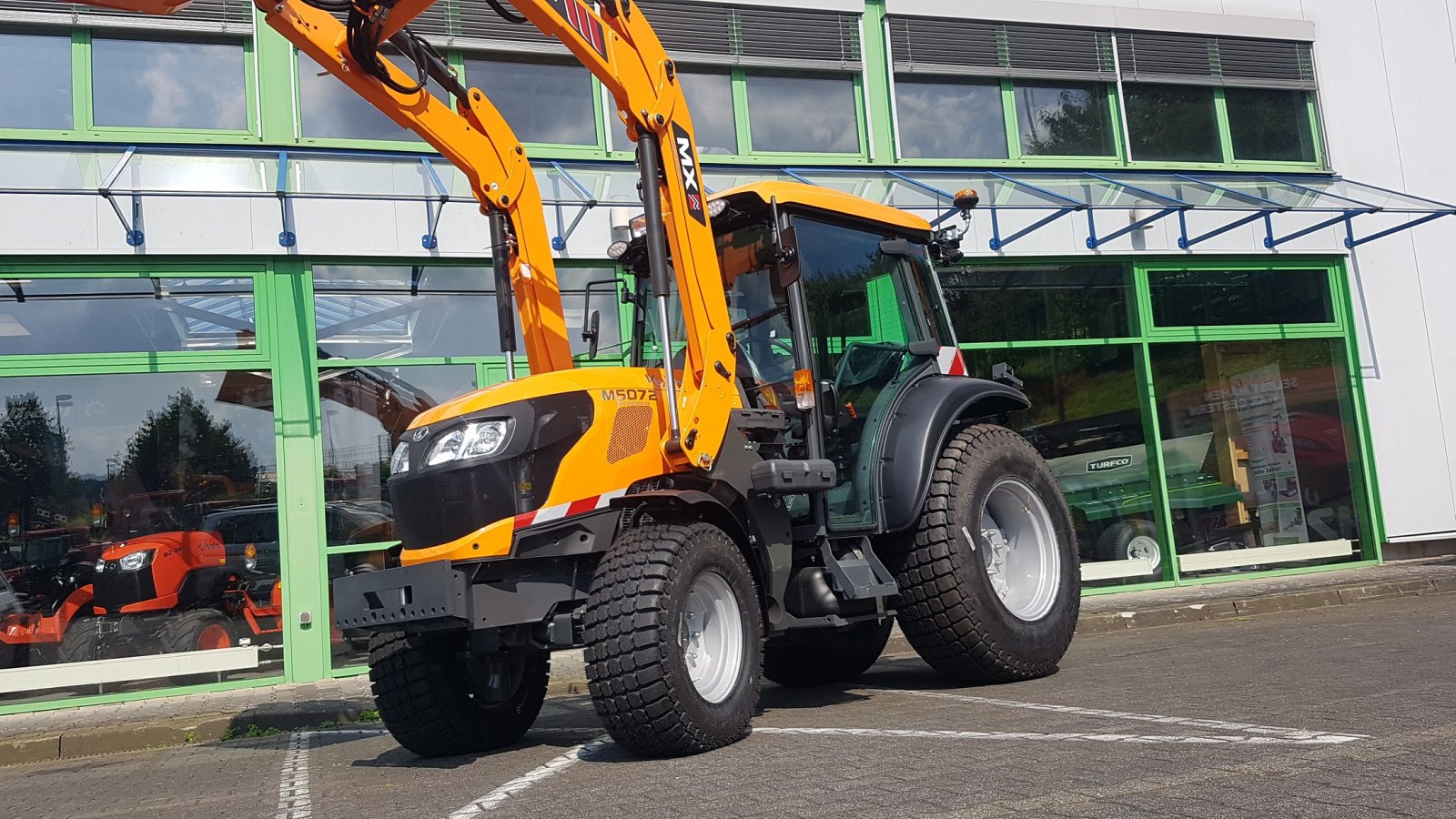 Kommunaltraktor van het type Kubota M5-072Narrow CAB, Neumaschine in Olpe (Foto 4)