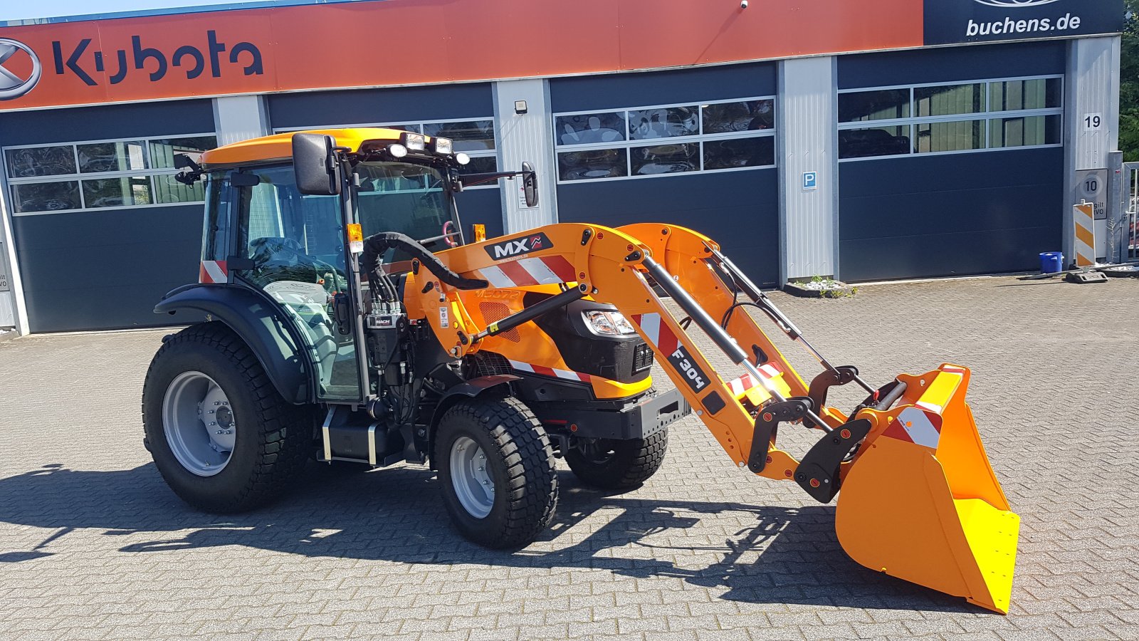 Kommunaltraktor of the type Kubota M5-072Narrow CAB, Neumaschine in Olpe (Picture 3)