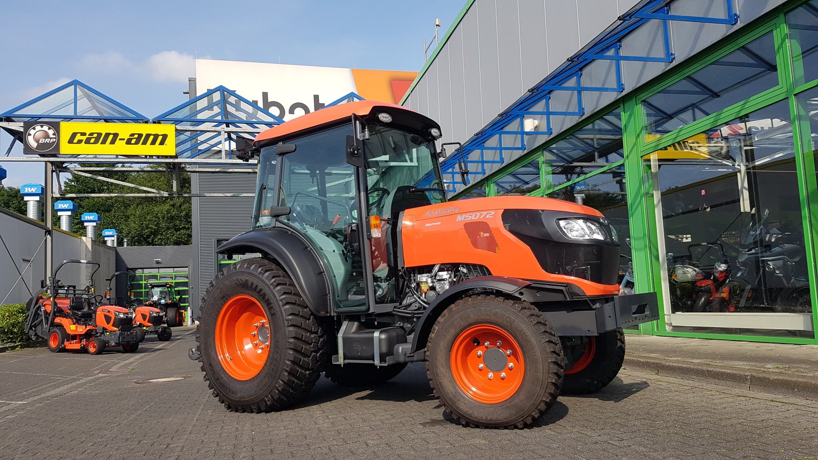 Kommunaltraktor des Typs Kubota M5072 Narrow CAB, Neumaschine in Olpe (Bild 4)