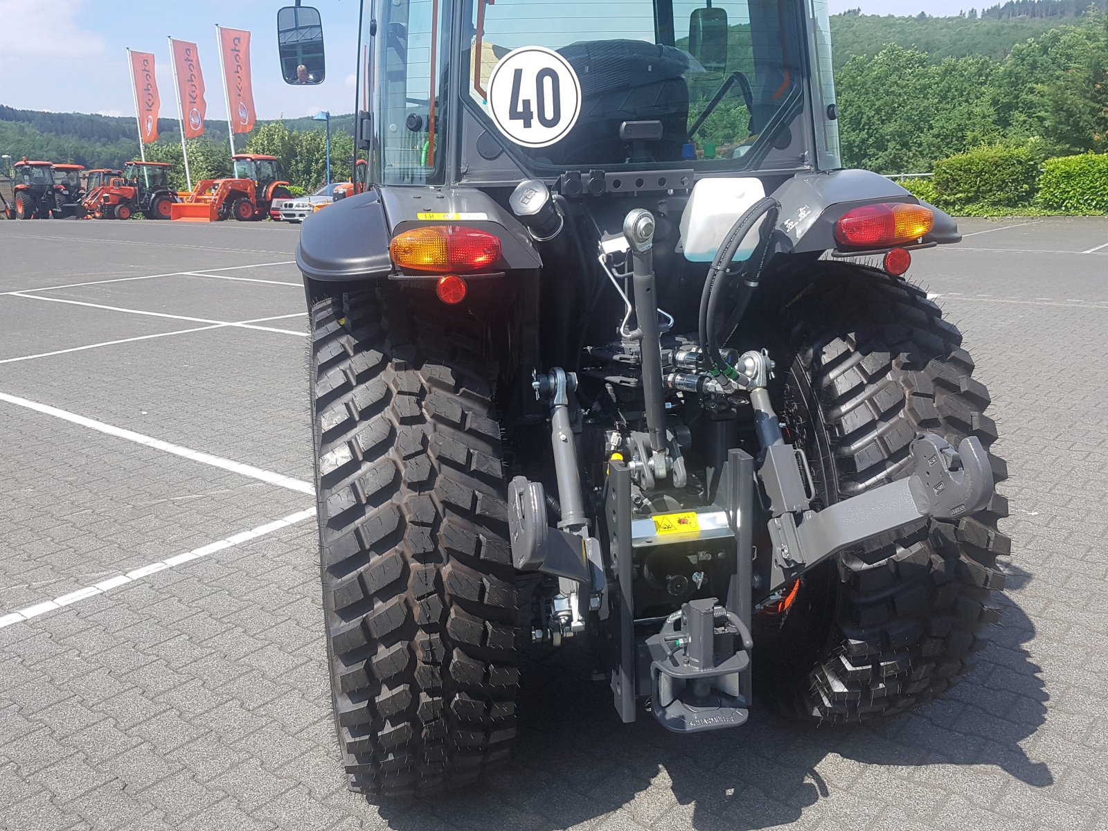 Kommunaltraktor van het type Kubota M5072 Narrow CAB, Neumaschine in Olpe (Foto 7)