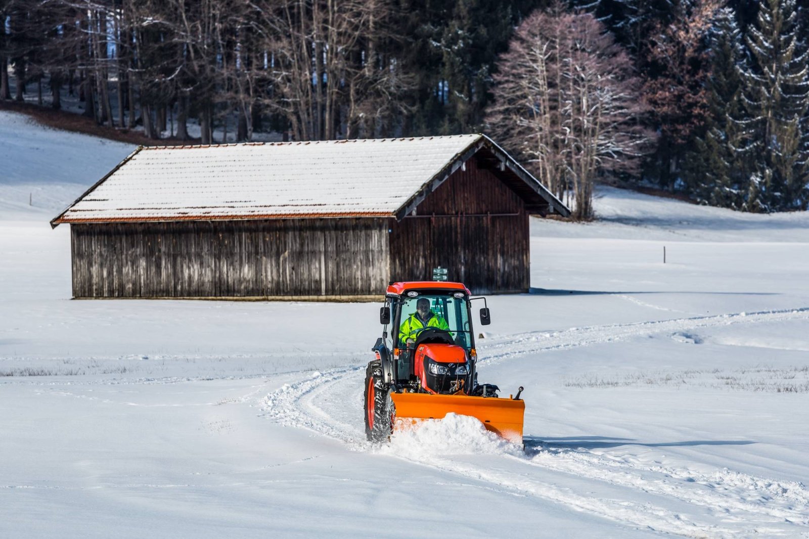 Kommunaltraktor van het type Kubota M5072 Narrow Winterdienstpaket, Neumaschine in Olpe (Foto 5)