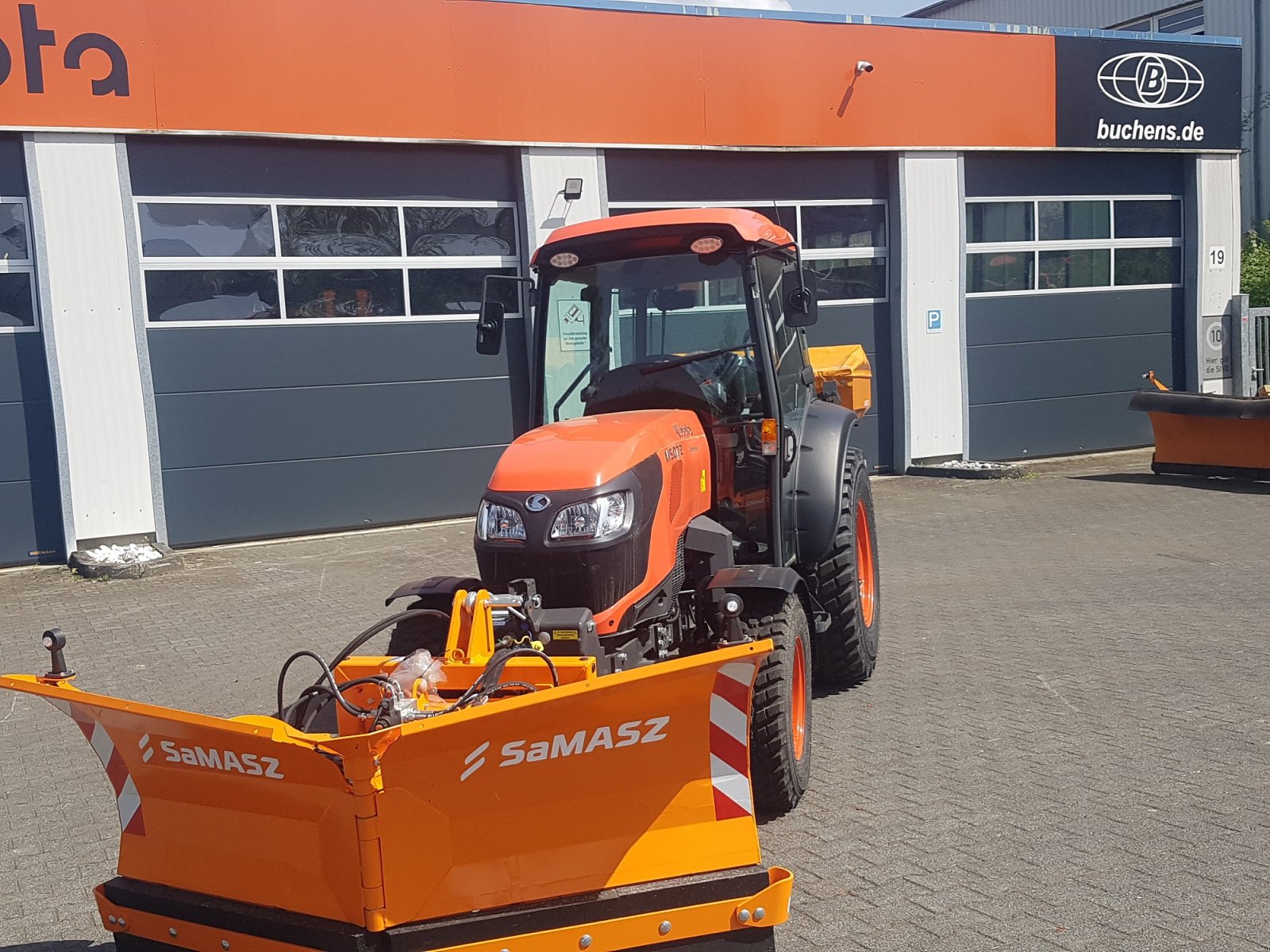 Kommunaltraktor del tipo Kubota M5072 Narrow Winterdienstpaket, Neumaschine In Olpe (Immagine 2)