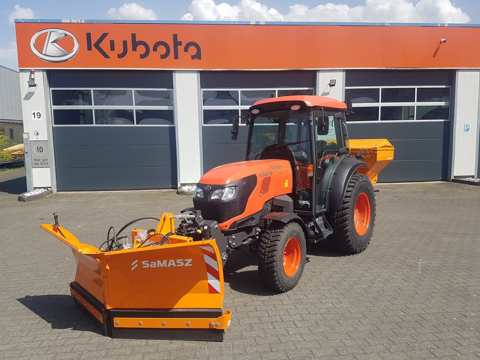 Kommunaltraktor typu Kubota M5072 Narrow Winterdienstpaket, Neumaschine v Olpe (Obrázek 9)