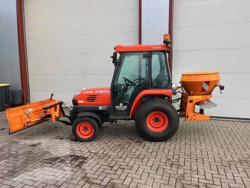 Kommunaltraktor van het type Kubota STV 32, Gebrauchtmaschine in Hermannsburg (Foto 1)