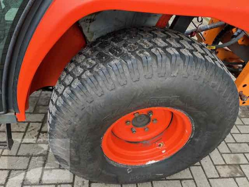 Kommunaltraktor del tipo Kubota STV 32, Gebrauchtmaschine In Hermannsburg (Immagine 8)