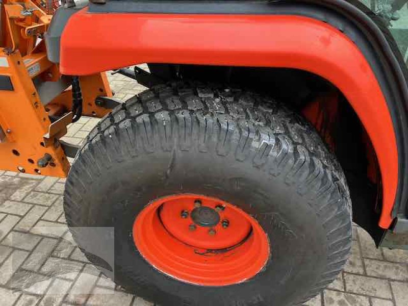 Kommunaltraktor del tipo Kubota STV 32, Gebrauchtmaschine In Hermannsburg (Immagine 19)