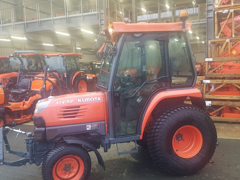 Kommunaltraktor typu Kubota STV32, Gebrauchtmaschine w Olpe (Zdjęcie 1)