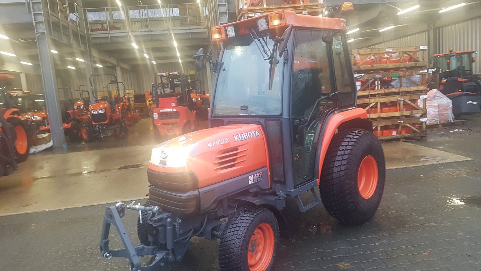 Kommunaltraktor от тип Kubota STV32, Gebrauchtmaschine в Olpe (Снимка 2)