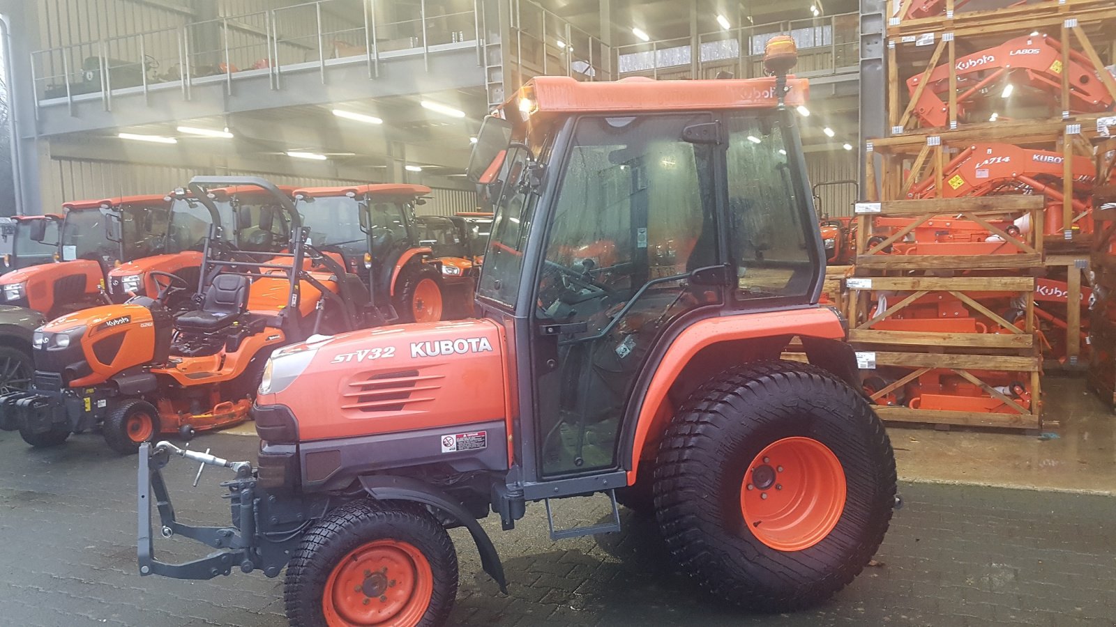 Kommunaltraktor от тип Kubota STV32, Gebrauchtmaschine в Olpe (Снимка 5)