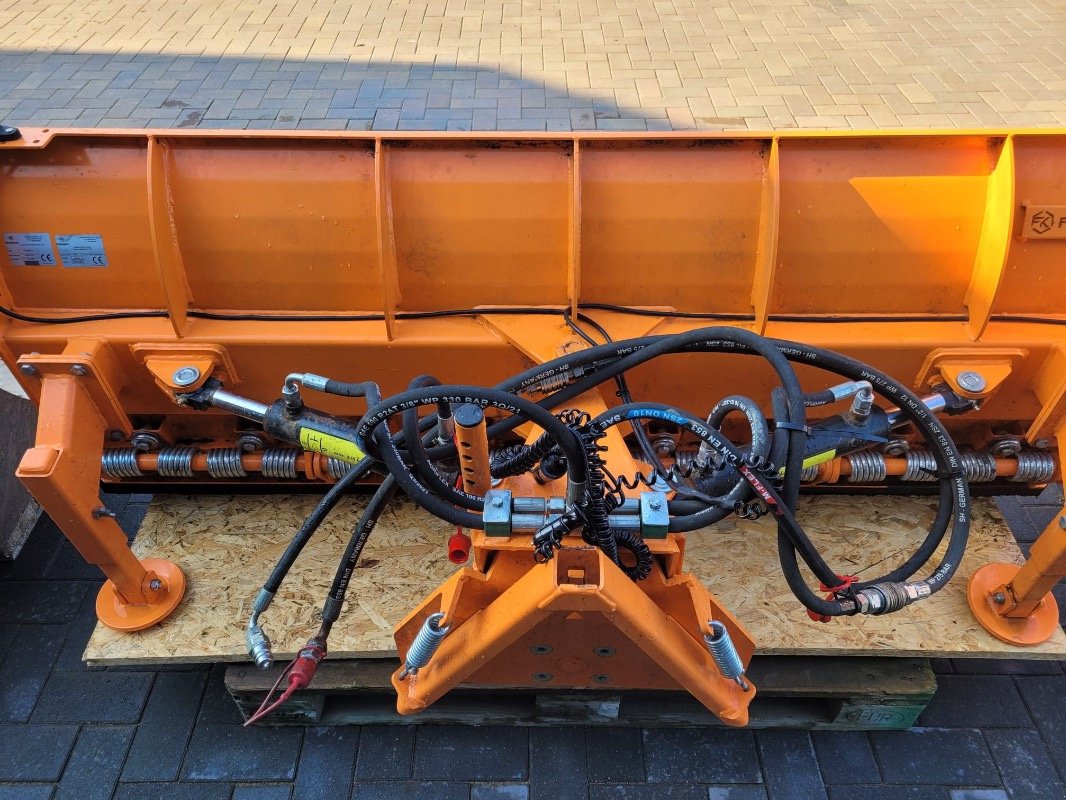 Kommunaltraktor des Typs Kubota STW 34, Gebrauchtmaschine in Liebenwalde (Bild 18)