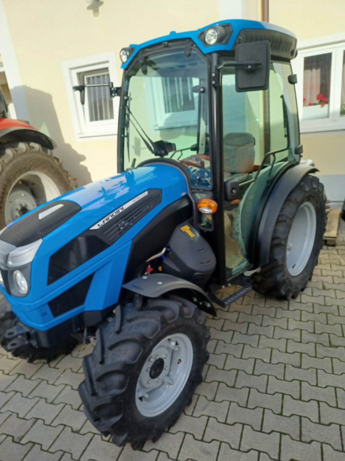 Kommunaltraktor typu Landini Mistral 2-055, Neumaschine v Au/Hallertau (Obrázek 1)