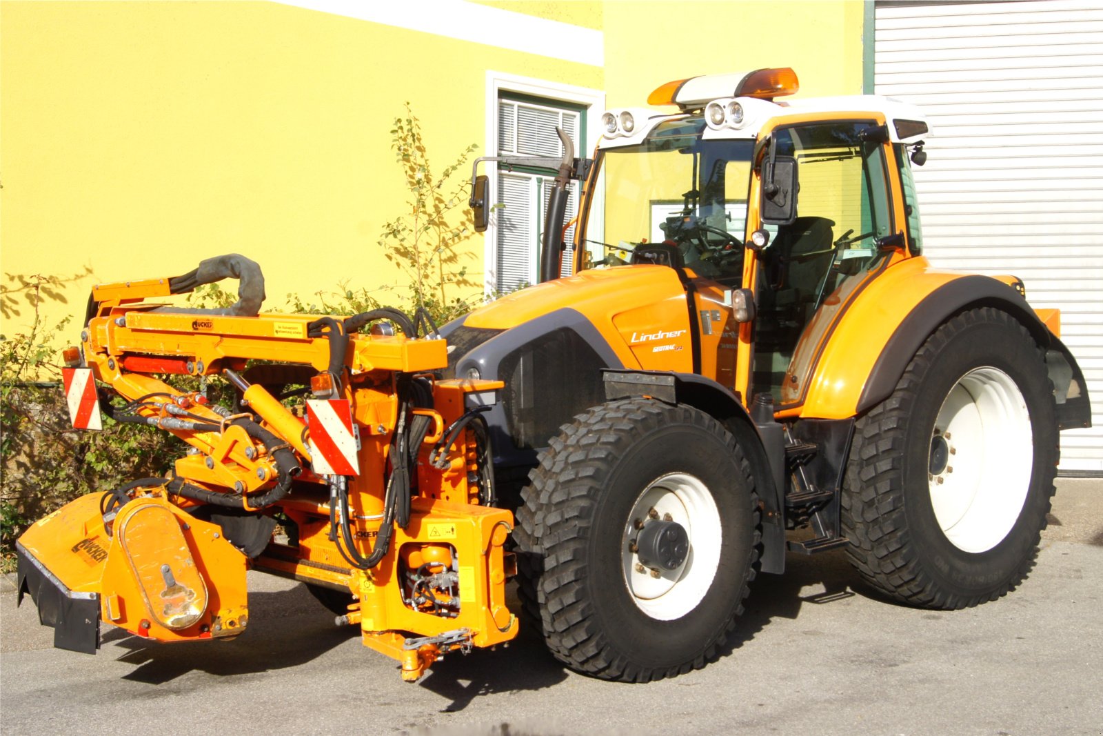 Kommunaltraktor Türe ait Lindner Geotrac 124/DÜCKER Una 600 Mäher/Winterdienst, Gebrauchtmaschine içinde Gaubitsch (resim 2)