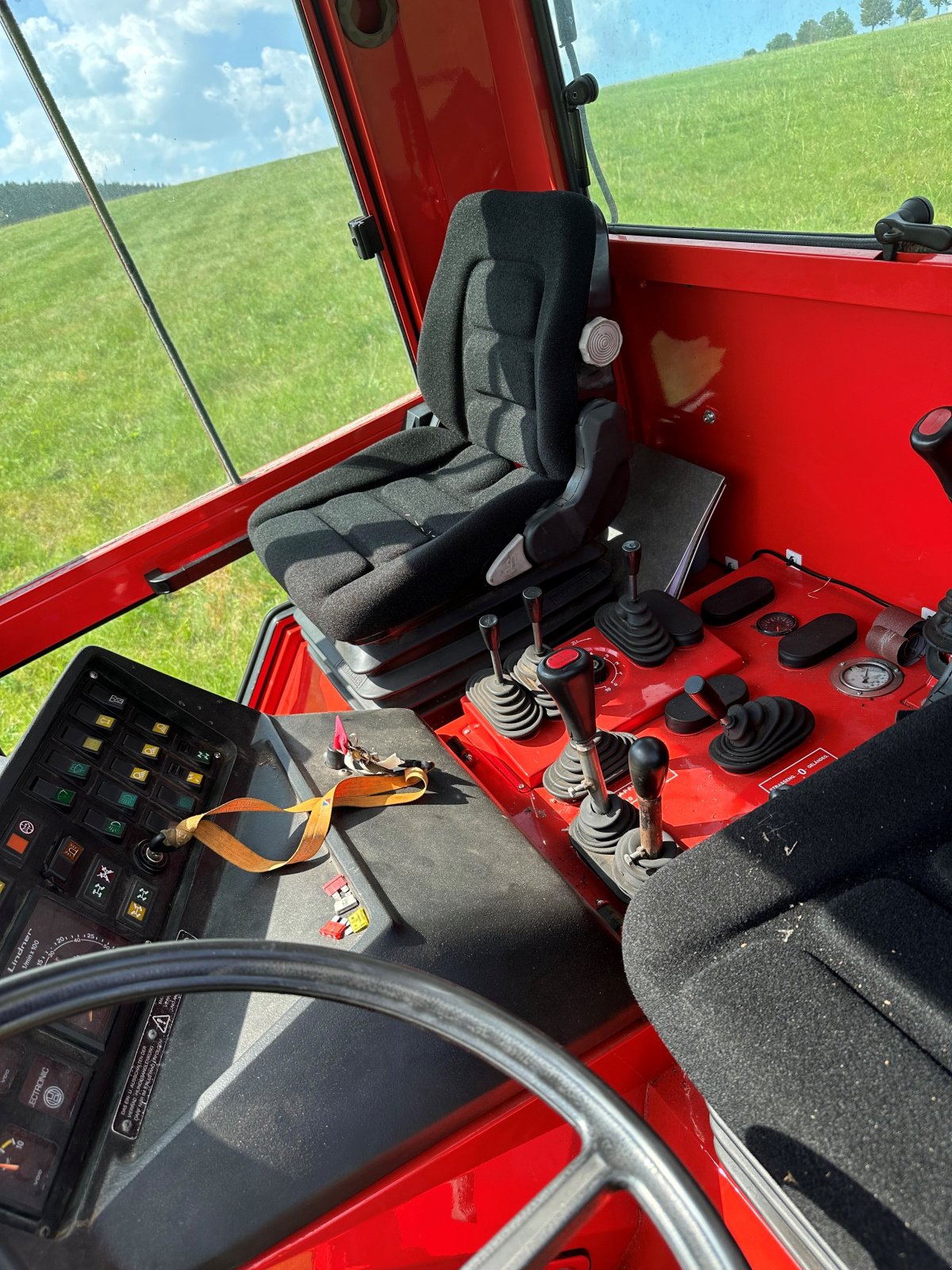 Kommunaltraktor tip Lindner Unitrac 75 TURBO, Gebrauchtmaschine in Sehmatal-Neudorf (Poză 9)